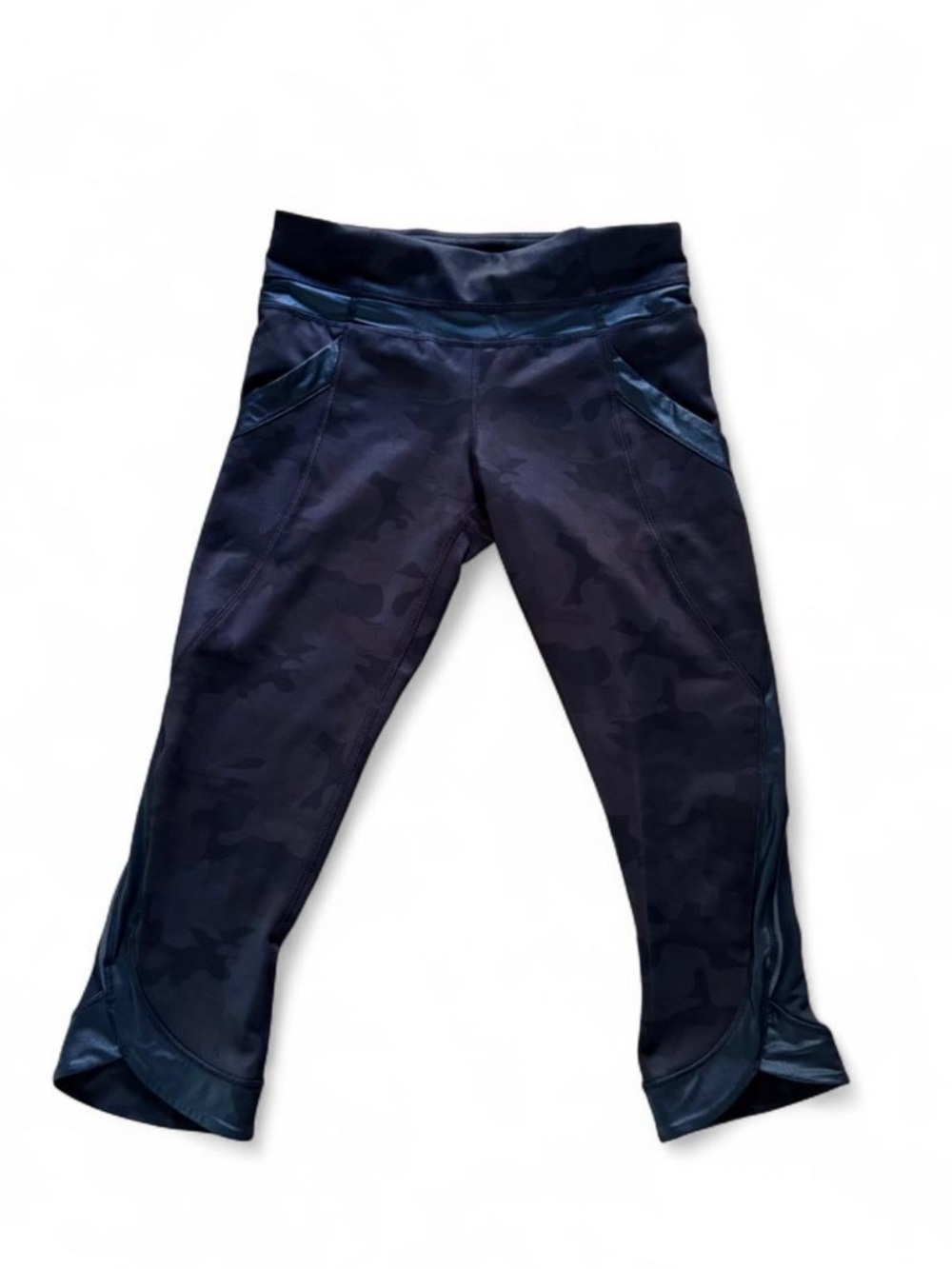 lululemon athletica “chase me” cropped Black Camo High-Rise Leggings